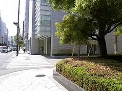 一つ目の角を右へ 大阪市西区靱本町１丁目１１−７の角